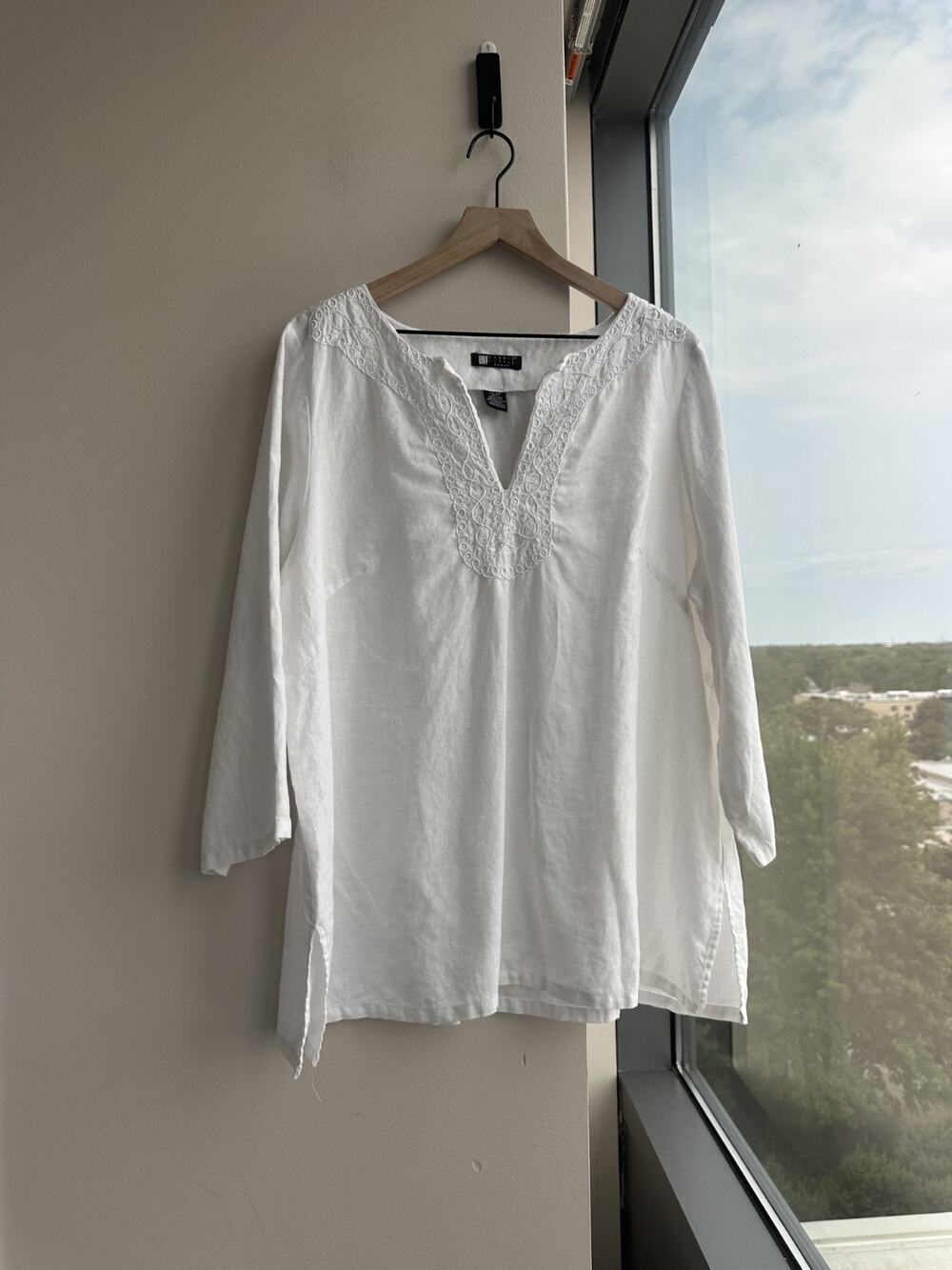 Carole Little Woman 100% Linen Boho Embroidered Split Neck White Tunic Top 2X